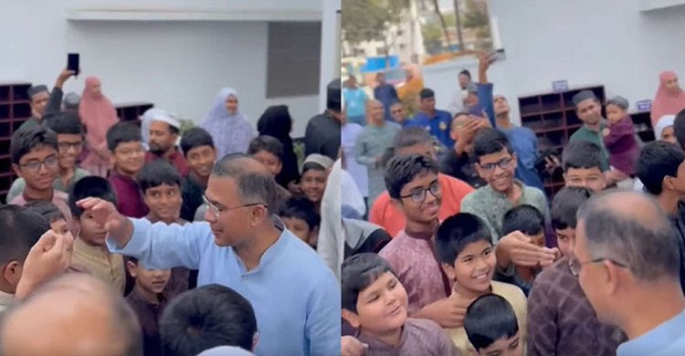 জুমার নামাজ শেষে শিশু-কিশোরদের সঙ্গে আন্তরিক কুশল বিনিময় প্রধানমন্ত্রীর
